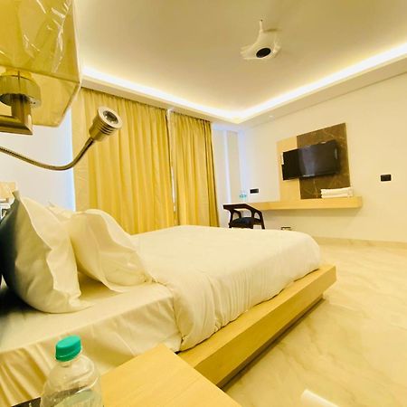Hotel Holiday Grand Greater Noida Dış mekan fotoğraf