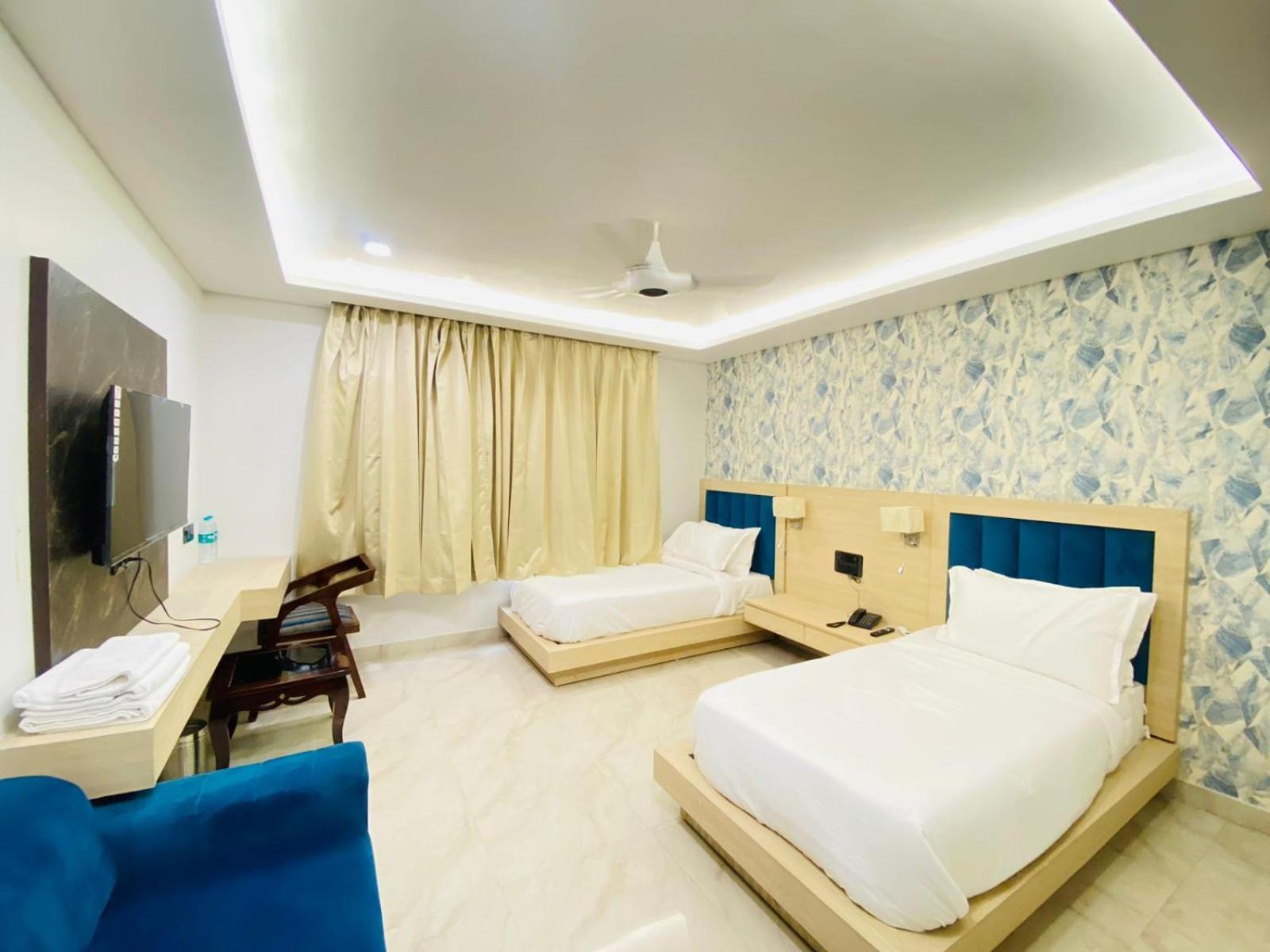 Hotel Holiday Grand Greater Noida Dış mekan fotoğraf