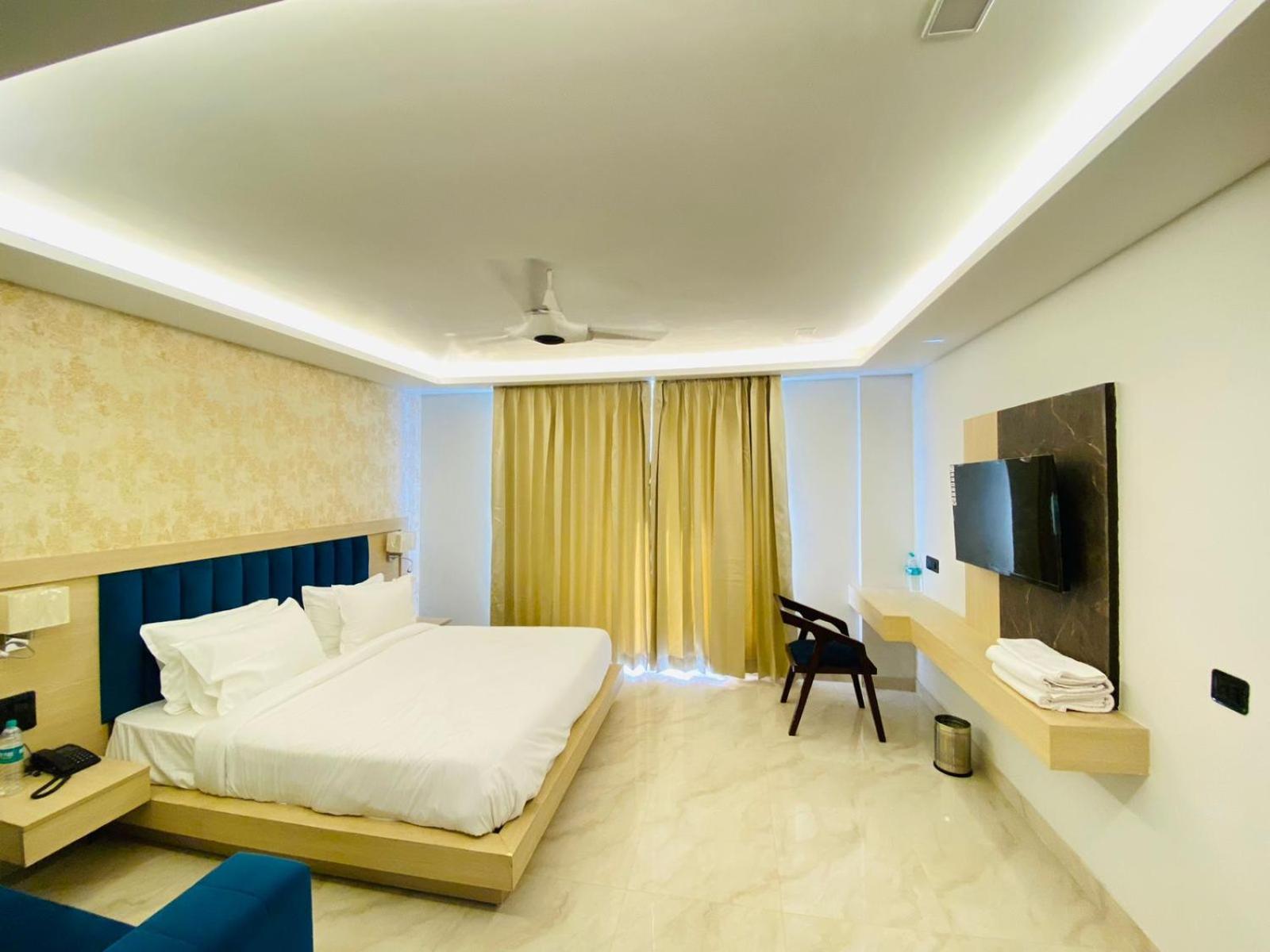 Hotel Holiday Grand Greater Noida Dış mekan fotoğraf